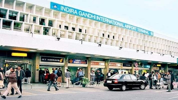 Delhi police arrested Bihar man for urinating in Delhi Airport Departure Gate akb Delhi police arrested Bihar man for urinating in Delhi Airport Departure Gate akb