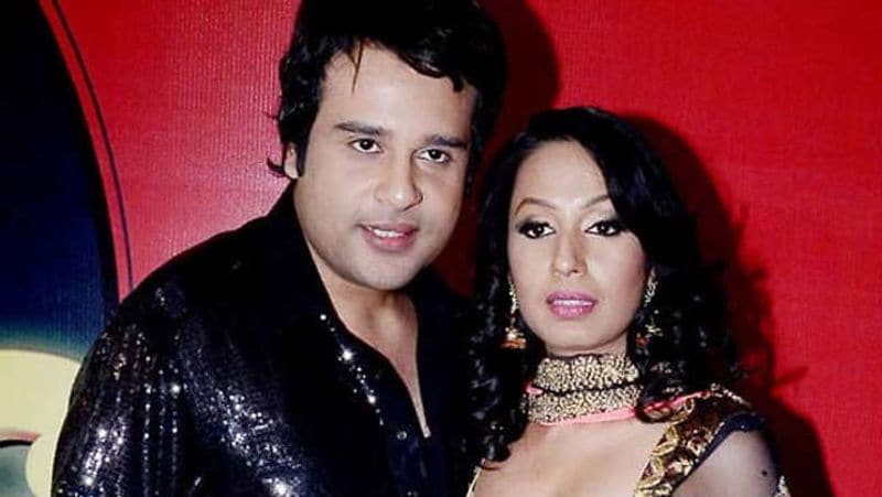 একটি সাক্ষাৎকারে কাশ্মিরা জানিয়েছিলেন, তার প্রেমের গল্প অনেকের থেকেই আলাদ। কৃষ্ণার সঙ্গে এক রাতের সঙ্গম করার পরই তার প্রেমে পড়েছিলেন কাশ্মিরা।