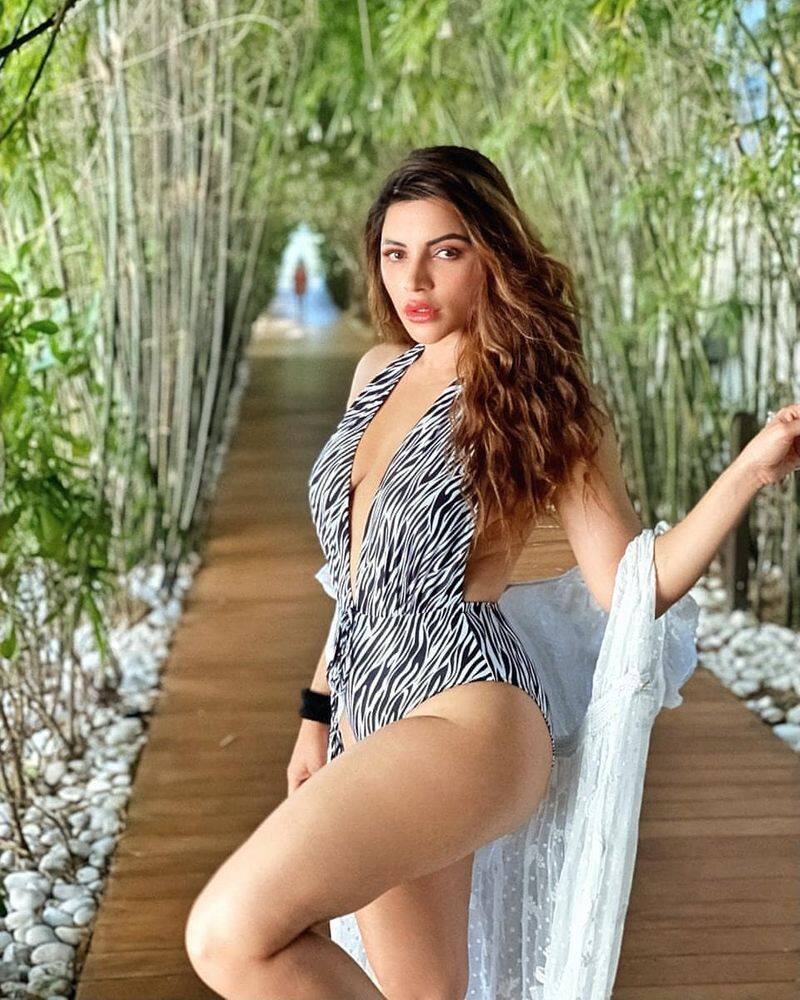 Actress Shama Sikander Hot Bikini Photos Going Viral In Social Media