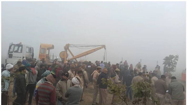 bus accident at agra two killed 12 people injured bus accident at agra two killed 12 people injured