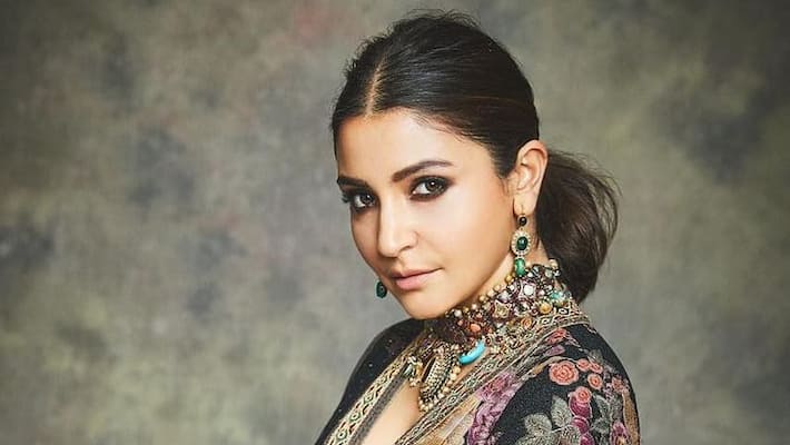 This actor wipes hands, sneezes on Virat Kholi's wife Anushka This actor wipes hands, sneezes on Virat Kholi's wife Anushka