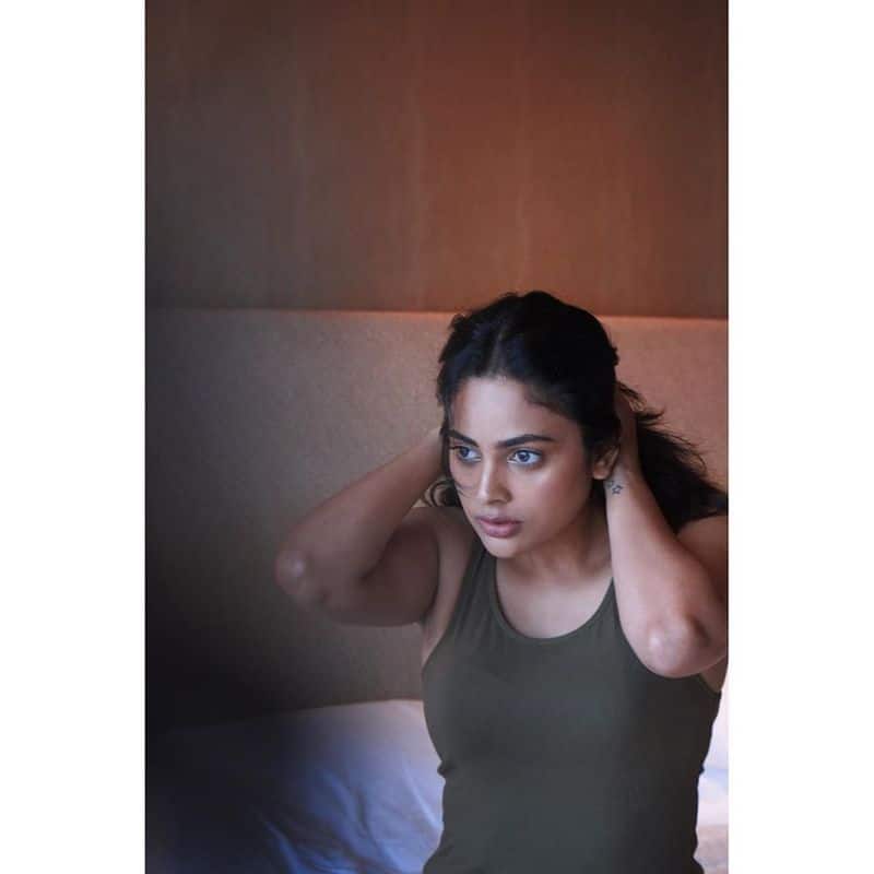 Actress Nandhita Swethaa Hot Bed Room Photos Going viral