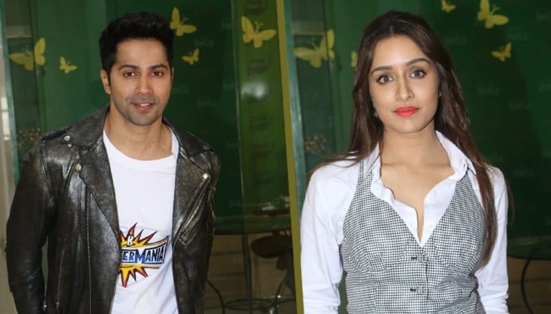 সোমবার দিনভর প্রচারে শ্রদ্ধা কাপুর ও বরুণ ধাওয়ান। সকাল থেকেই একই পোশাকে একের পর এক অনুষ্ঠানে যোগ দিলেন এই জুটি।