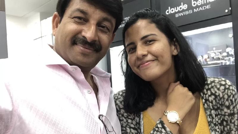 Personal photos of manoj Tiwari with mother and daughter kph