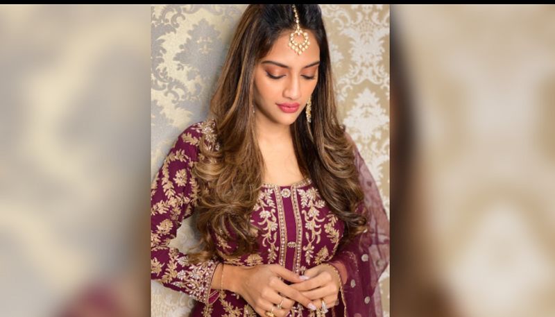 প্রতিবছর ১৩ জানুয়ারি এই লোহরি উৎসব পালন করা হয়। আর প্রতিবছরের মতো এই বছরও তার তালিকা থেকে বাদ পড়ল না লোহরি। লোহরি উৎসবে নিজেকে রাঙিয়ে নিয়ে ছবি পোস্ট করলেন নুসরত। তার পাশাপাসই সকলকে লোহরির শুভেচ্ছাবার্তাও জানিয়েছেন অভিনেত্রী।