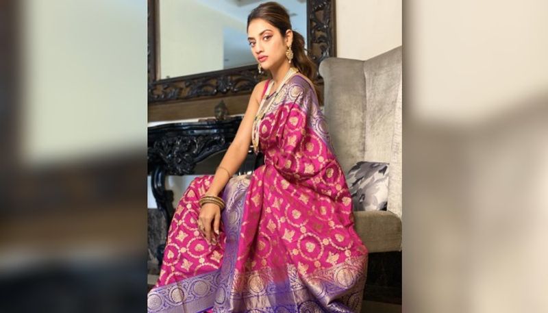 প্রতিটি ছবি ভক্তদের সঙ্গে শেয়ার করে নিয়েছেন নুসরত। মুহূর্তের মধ্যে ভাইরাল হয়েছে তার এই ছবিগুলি।