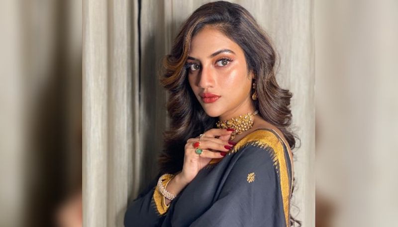 টিকটক ভিডিও বানানোর ক্ষেত্রেও জুড়ি মেলা ভার সাংসদ তথা টলি অভিনেত্রী নুসরতের। কিছুদিন আগেই পাহাড়ের কোলে 'রব নে বানা দি জোড়ি'র গানের সঙ্গে টিকটকে মেতেছিলেন নুসরত-নিখিল।