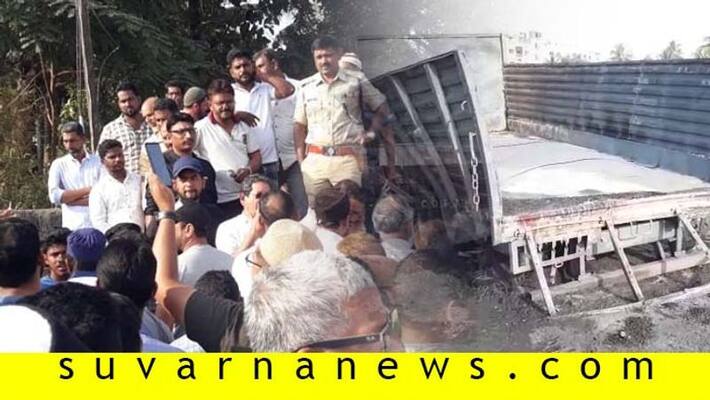 Truck Carrying The Chair Used For Anti CAA Protest Caught Fire At Ullal Truck Carrying The Chair Used For Anti CAA Protest Caught Fire At Ullal