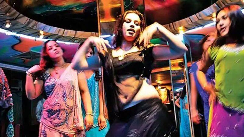 Hyderabad 21 women obscene dance... police arrest