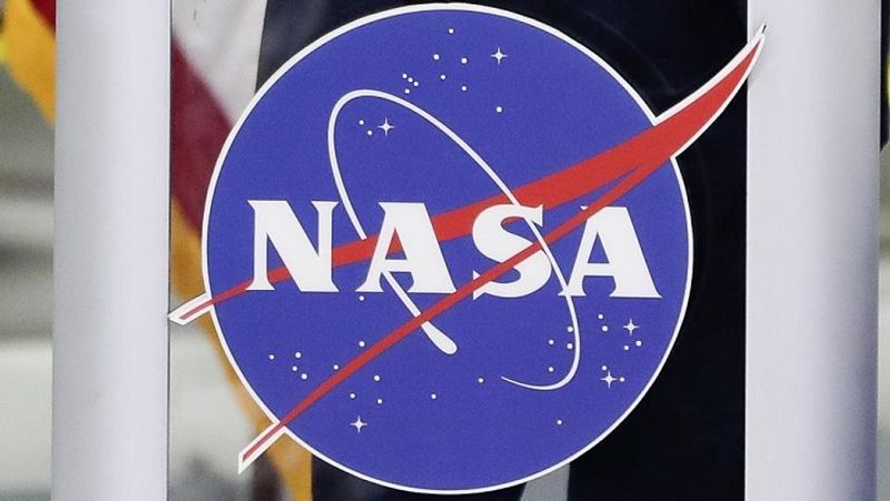 नासा ने बांधे भव्या की तारीफों के पुल (NASA praised Bhavya Lal)
सोमवार रात NASA ने एक बयान में कहा- भव्या हर लिहाज से इस पद के लिए काबिल हैं। उनके पास इंजीनियरिंग और स्पेस टेक्नोलॉजी का अनुभव है। वे 2005 से 2020 तक साइंस एंड टेक्नोलॉजी पॉलिसी इंस्टीट्यूट (STPI) के डिफेंस एनालिसिस विंग में मेंबर और रिसर्चर रही हैं।