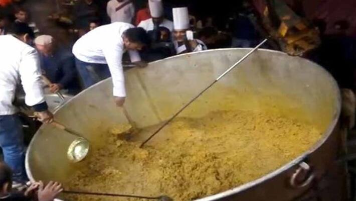 Himachal: Chefs prepare 1,995kg of Khichdi on Makar sankranti, set world record Himachal: Chefs prepare 1,995kg of Khichdi on Makar sankranti, set world record