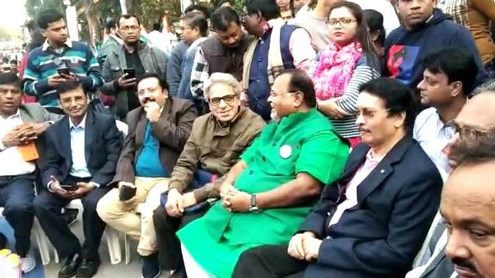 Three vice chancellors joined TMC dharna against CAA Three vice chancellors joined TMC dharna against CAA