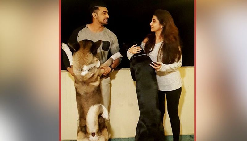 দর্শকদের নজরও কেড়েছে এই জুটি একাধিকবার। প্রকাশ্যেই তাঁদের সম্পর্ক দেখা গেলেও, নিজেরা এখনও পর্যন্ত মুখে কুলুপ এঁটে রয়েছেন।