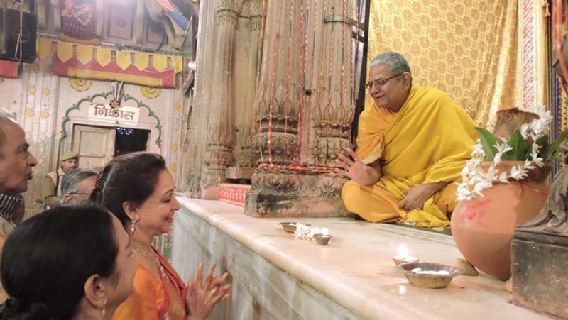 Hema malini organised Bhagwat geeta in mathura at her house Actress Shared Pics KPY
