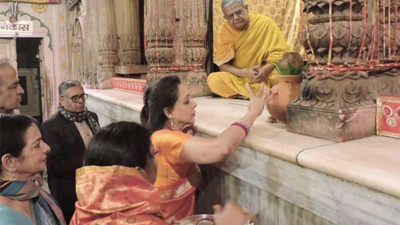 Hema malini organised Bhagwat geeta in mathura at her house Actress Shared Pics KPY