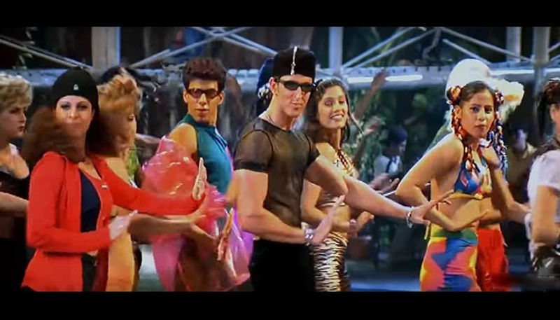 লাকি আলির কন্ঠে গানটি এই সুপারহিট গানটি এতটাই জনপ্রিয় হয়েছিল যে প্রত্যকেই এই গানের সঙ্গে মোহিত হয়ে গিয়েছিল ২০ বছর পরও তার প্রমাণ পাওয়া যাচ্ছে। ছোটবেলার সিনেমা আসল ক্রেজটা আজ বুঝতে পারছেন হৃতিক। হৃতিকের নাচের স্টেপটা 'সিগনেচার স্টেপ' হিসেবেই হৃদয়ে গেথে রয়েছে দর্শকদের।