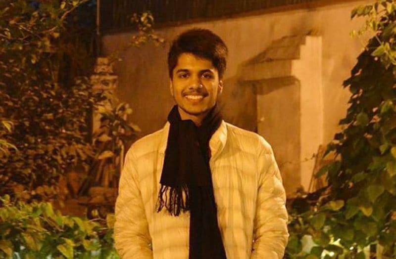 पुलकित केजरीवाल डीपीएस नोएडा के छात्र हैं। हालांकि बहन हर्षिता के जैसे पुलकित कभी ज्यादा चर्चाओं में नहीं रहे हैं, पुलकित भी इंजीनियरिंग की पढ़ाई कर रहे हैं। इस साल उन्होंने मतदान भी किया है।
