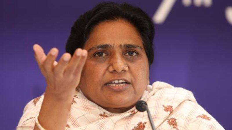 Congressional face blamed for sending a thousand buses !! BJP Mayawati condemn .. That is the reason. !!