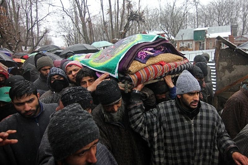 People offer prayers at grave of hizbul terrorist Umer Hafiz in jammu kashmir KPP