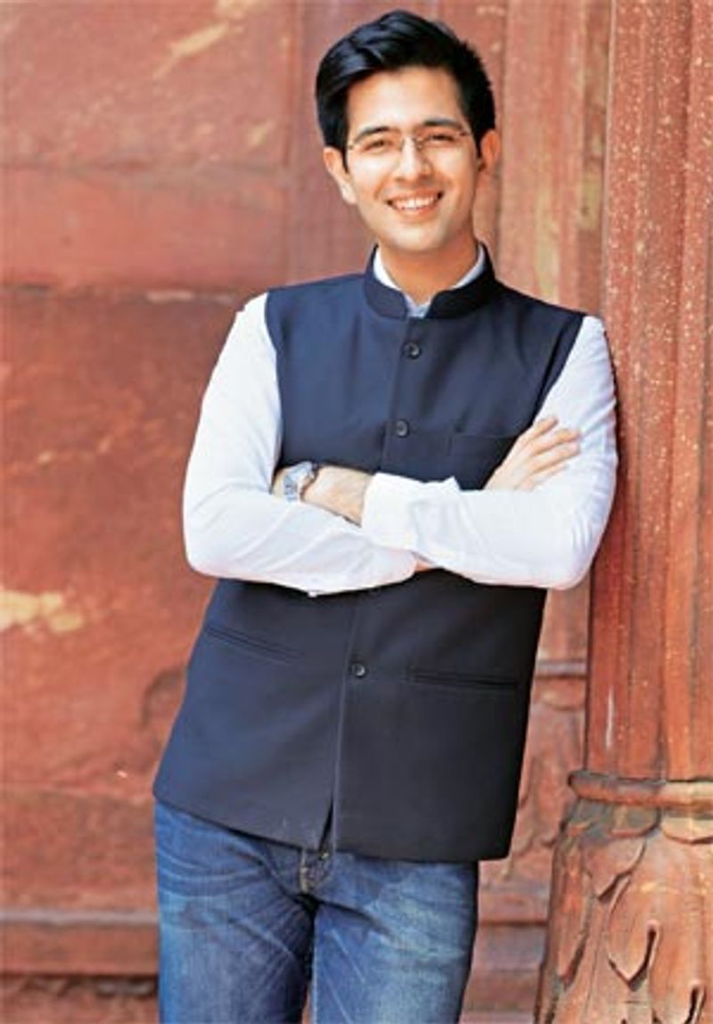 पेशे से एकाउंटेंट राघव आप पार्टी में एक मजबूत नेता वाली शख्सियत हैं। 11 नवंबर 1988 को दिल्ली जन्में चड्ढा ने नर्सरी से कक्षा 12 तक माडर्न स्कूल बाराखंभा रोड से पढ़ाई की। उसके बाद दिल्ली विश्वविद्यालय के साउथ कैंपस के वेंकटेश्वर कालेज से उच्च शिक्षा ली।