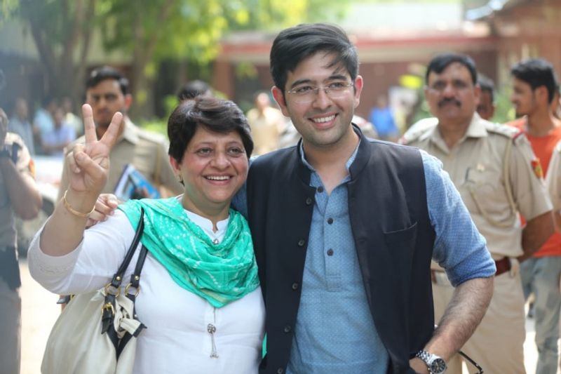 इन पर आम आदमी पार्टी के दक्षिणी दिल्ली लोकसभा सीट पर संगठन को मजबूत करने की जिम्मेदारी है। चड्ढा आम आदमी पार्टी की राष्ट्रीय कार्यकारिणी के सदस्य और पार्टी के राष्ट्रीय प्रवक्ता हैं। चड्ढा दक्षिणी दिल्ली की समस्याओं को बढ़-चढ़ कर उठाते रहे हैं।