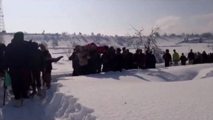 narendra modi tweets clip of jawans carrying pregnant women through heavy snow narendra modi tweets clip of jawans carrying pregnant women through heavy snow