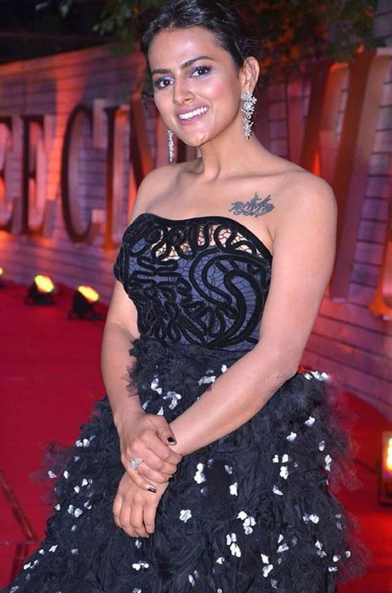 Vikram Vedha Actress Shraddha Srinath Hot Black Color Dress Photo
