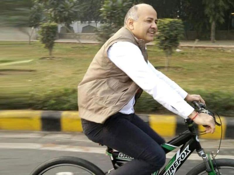 वहीं उनकी पत्नी की संपत्ति अब 65 लाख रुपये हो गई है। अपने हलफनामे में उन्होंने यह भी कहा कि जुलाई 2018 में उनकी पत्नी गृहिणी सीमा सिसोदिया ने मयूर विहार फेज-2 में 65 लाख रुपये की संपत्ति खरीदी।