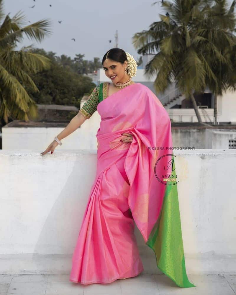 Actress Sherin Shringer Pink Saree Latest Photo Going Viral