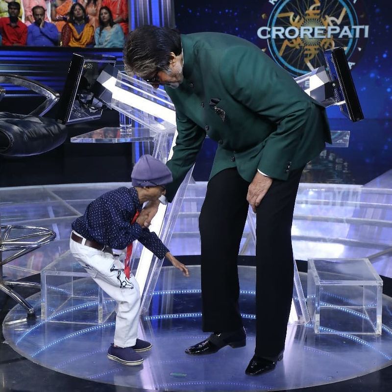 In a picture, Shreyash is seen touching senior Bachchan's feet and another shows him shaking hands with the superstar.