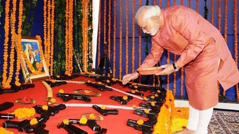 Fact Check of PM Modi worships guns at RSS headquarters