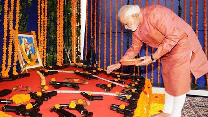 Fact Check of PM Modi worships guns at RSS headquarters Fact Check of PM Modi worships guns at RSS headquarters