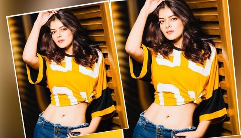 যত দিন যাচ্ছে হু হু করে বাড়ছে তার ইনস্টাগ্রামের ফলোয়ার সংখ্যা। তবে এটাই কি মূল ইউএসপি মধুমিতার, এই প্রশ্নও উঠে আসছে।