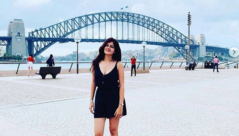 Madhumita Sarkar looks hot and sexy in crop top and denim jeans-dbr