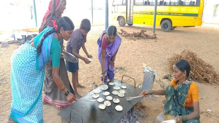 Muslim Devotees Donate Sweet to Gavimath Fair in Koppal Muslim Devotees Donate Sweet to Gavimath Fair in Koppal