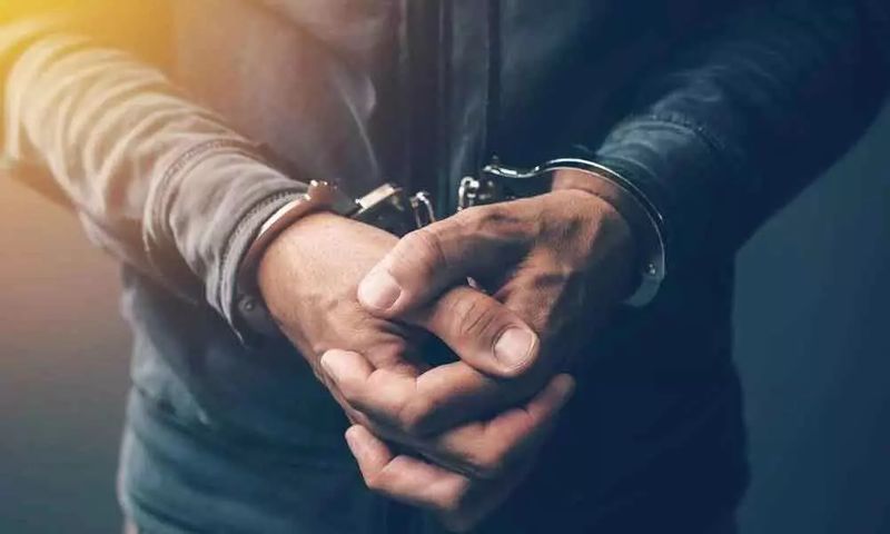 When she refused to reply, the accused started calling and disturbing her. Unable to bear this, the woman along with her husband filed a complaint at the police station.