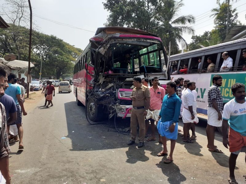 one death malappuram bus lorry accident photo story