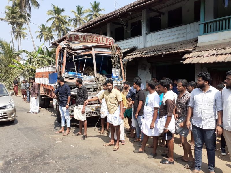 one death malappuram bus lorry accident photo story