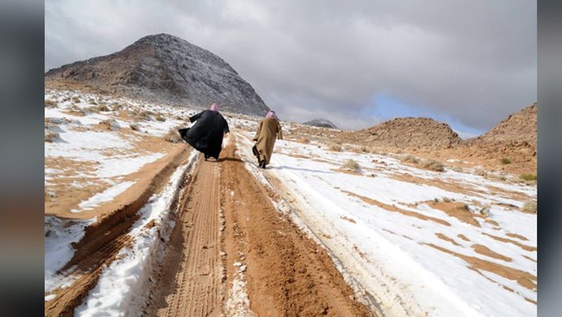 Old images of snowfall in Saudi arab goes viral again kph