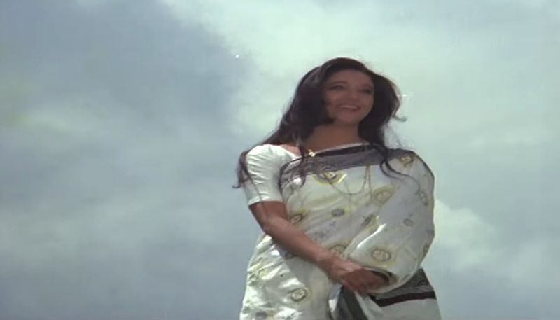 ছয়ের দশকের সাহসিনী যেভাবে প্রচলিত ট্যাবু ভেঙে নিজেকে মহানায়িকা হিসেবে প্রমাণ করেছিলেন তা আজও অক্ষত রয়েছে সকলের হৃদয়ে। আর এই কারণেই তিনি উত্তম কুমারের নন, সকলের প্রিয় 'মহানায়িকা'।