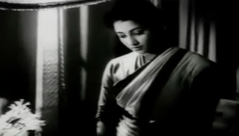 ছয়ের দশকে স্যুইম স্যুট পরার সাহস তো দূর কেউ মাথাতেই আনতে পারেনি । তিনি সেই সাহস দেখিয়ে সাহসীকতার সঙ্গে সেটাকে উপস্থাপনও করেছেন। তারপরেও কখনও ট্রোলের শিকার হননি অভিনেত্রী।