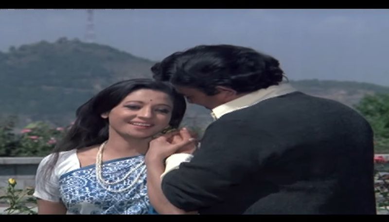 মহানায়িকার জীবনে এক বিশেষ জায়গা জুড়ে রয়েছে 'আন্ধি'। গুলজারের পরিচালনায় কেরিয়ারের শেষদিকের হিন্দি চলচ্চিত্র ছি্ল এই ছবি। ইন্দিরা গান্ধীকে মাথায় রেখেই চরিত্রটি সাজানো হয়েছিল। আর গুলজারের প্রথম পছন্দ ছিলেন তিনি। এই ছবির জন্যই তিনি ফিল্মফেয়ার শ্রেষ্ঠ অভিনেত্রীর মনোনয়ন পেয়েছিলেন।