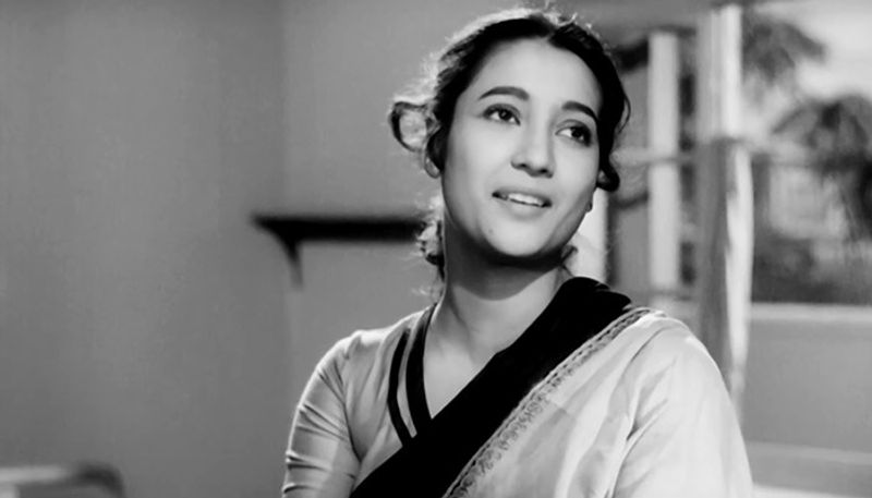 <p>৭ বছর পার, তিনি চলে গিয়েছেন সকলকে ছেড়ে। কিন্তু মহানায়িকার অমলিন স্মৃতি আজও দগদগে টলিপাড়ায়। আজও তিনি সকলের প্রিয় 'মহানায়িকা'।</p>