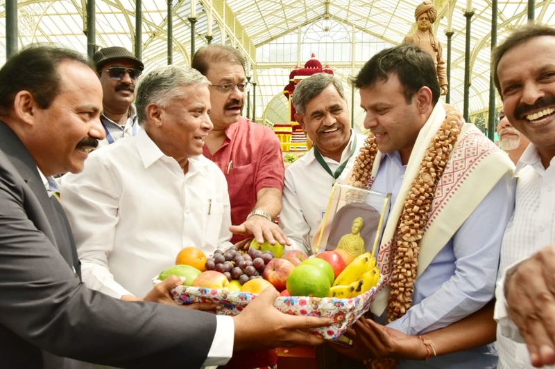 CM BSY inaugurates republic day 211th flower show In lalbagh at Bengaluru
