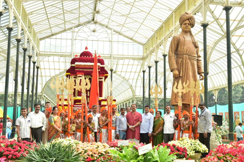 CM BSY inaugurates republic day 211th flower show In lalbagh at Bengaluru