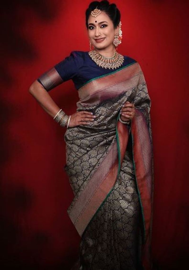 Kannada actress Shwetha Srivatsav and daughter ashmitha photo shoot