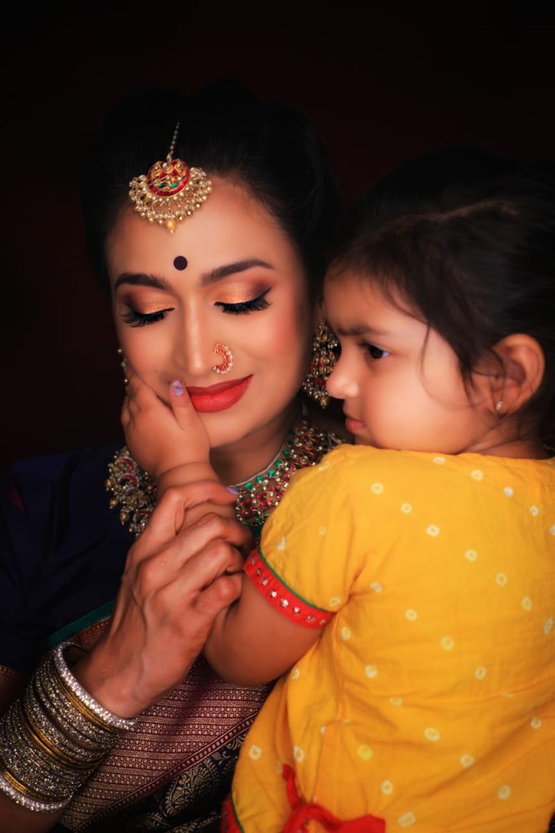 Kannada actress Shwetha Srivatsav and daughter ashmitha photo shoot