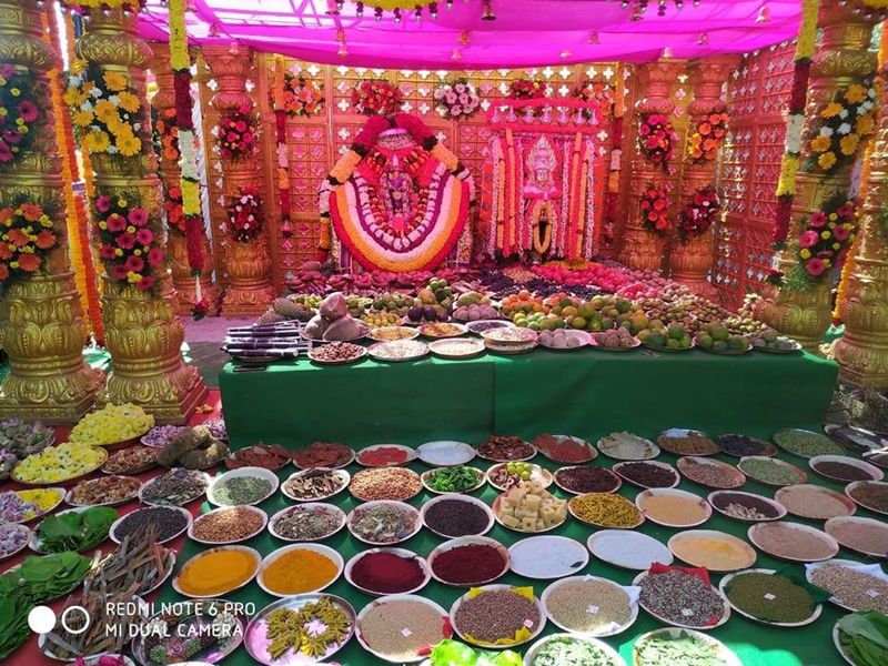 DK Shivakumar and His Mother Gowramma offers special pooja for KPCC President Post