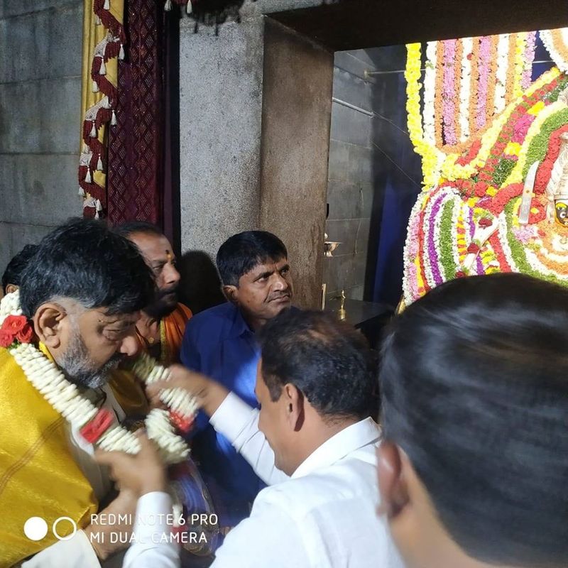 DK Shivakumar and His Mother Gowramma offers special pooja for KPCC President Post