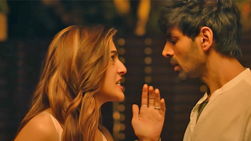 যদিও তাঁদের সম্পর্কের জেড়েই লাভ আজ কাল ছবির জনপ্রিয়তা তুঙ্গে। তবে ছবির গল্প কতটা দানা বাঁধবে তার অপেক্ষাতেই দিন গুণছেন ভক্তরা।
